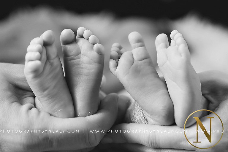 twin-newborn-pictures-02