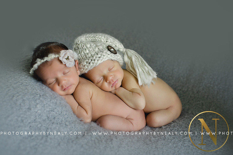 twin-newborn-pictures-03