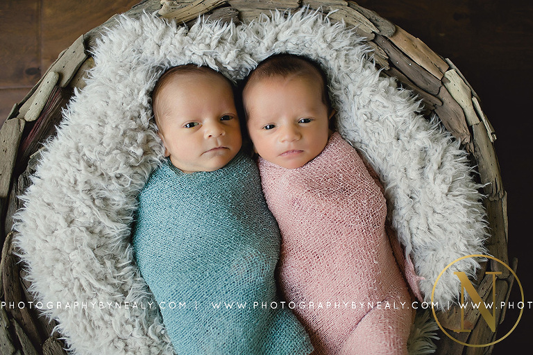twin-newborn-pictures-04