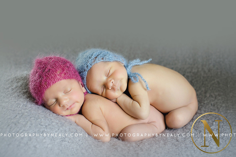 twin-newborn-pictures-05